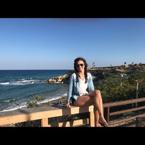 Meet your Posher, Adela